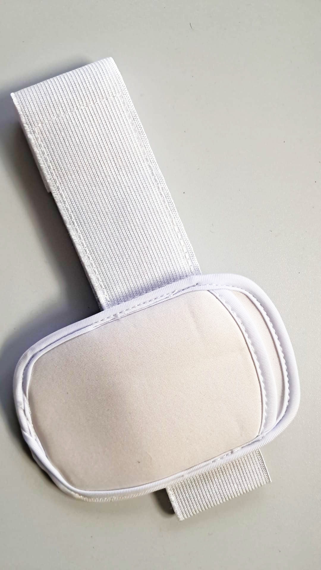 10outof10 Radio Mc Pouch White (Loc. 12BB)