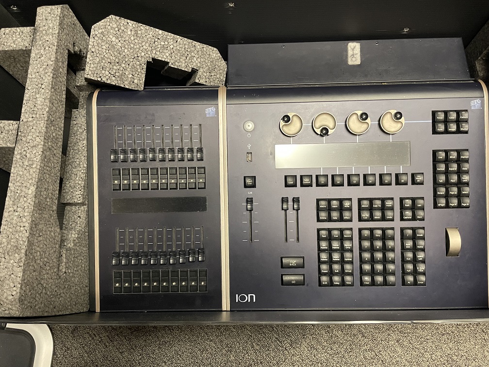 ETC Ion Desk, fader wing and Remote (STPS)