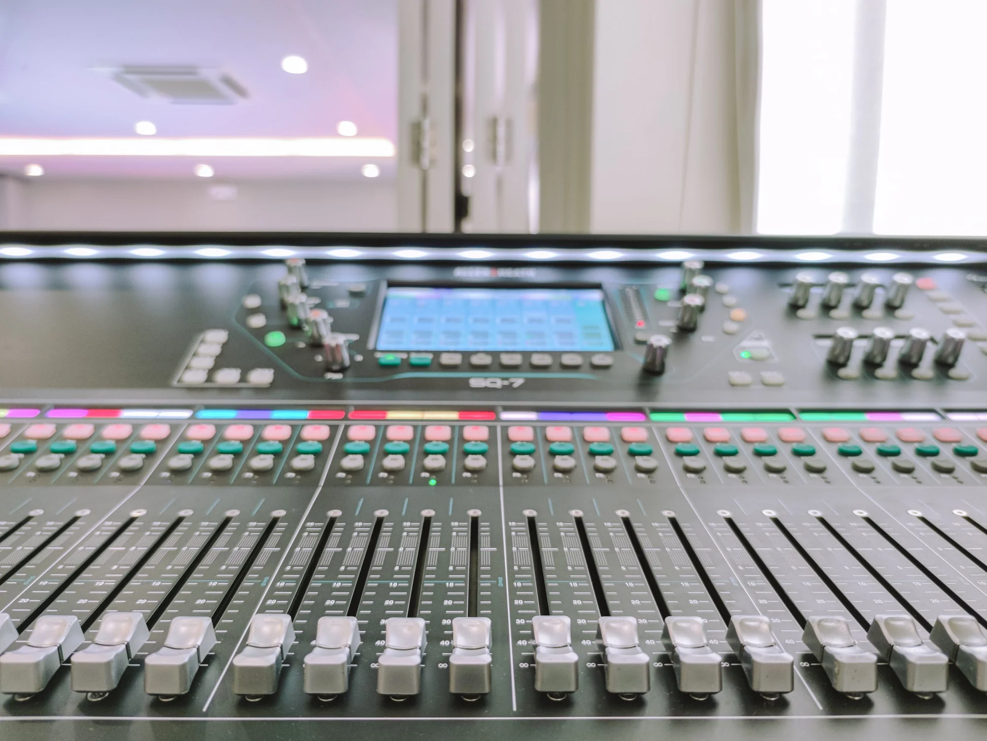 A digital sound mixing console
